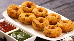 మిగిలిపోయిన అన్నంతో ఇన్‌స్టంట్ వడలు.. ఒక్కసారి రుచి చూస్తే జీవితంలో మరిచిపోరు! ఎలా చేసుకోవాలంటే?