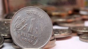 1 రూపాయి నాణెంతో ఇలా చేస్తే..మీ కష్టాలన్నీ తొలగిపోయి ధనవంతులవుతారు