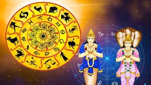 ఫిక్స్ అయిపోండి.. 2025లో శనీశ్వరుడు కుబేరులను చేసేది వీరినే! పేపర్ పట్టుకున్నా డబ్బు అయిపోతుంది!