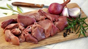 చికెన్ లివర్ తింటే ఇంత ప్రమాదమా?.. తెలియకుండా తిన్నవారి పరిస్థితి ఏంటంటే?