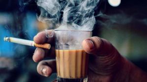 Drinking Tea while smoking: సిగరెట్ కాలుస్తూ టీ తాగుతున్నారా? ఇది తెలిస్తే జన్మలో ఆ తప్పు చేయరు!