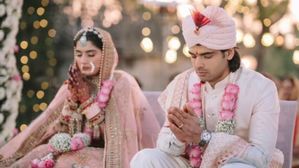 నీరజ్ చోప్రా పెళ్లి చేసుకున్న అమ్మాయి ఎవరో తెలుసా? ఆమె ఆస్తి ఎంతో తెలిస్తే షాక్ అవ్వాల్సిందే!