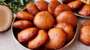 Sankranti 2025: సంక్రాంతికి కచ్చితంగా చేసుకోవాల్సిన కొబ్బరి బూరెలు.. ఎలా చేసుకోవాలో తెలుసా?