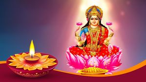 శుక్రవారం ఈ లక్ష్మీదేవి మంత్రాన్ని పఠిస్తే..జాతకంలో శుభ గ్రహాలు బలపడతాయి,ఆర్థిక కష్టాలు తొలగిపోతాయ్