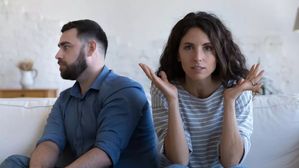 మీ భర్త ఎక్కువగా అబద్దం చెప్తున్నట్లు అనిపిస్తుందా? ఈ పనులు చేస్తే మానేస్తారు!