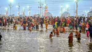 Maha Kumbh Mela 2025: మహాకుంభమేళా నుంచి వీటిని తెచ్చుకుంటే..మీ దరిద్రమంతా పోతుంది 