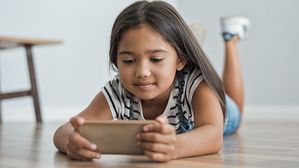 పిల్లలు ఇక ఫోన్లు చూస్తే అడవులకే.. కీలక ఆదేశాలు జారీ చేసిన ప్రభుత్వం!