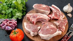 వీళ్లు పొరపాటున కూడా మటన్ తినకూడదు? మేక మాంసం వీరికి చాలా డేంజర్! 