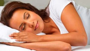 కుడిపక్క పడుకుంటే మంచిదో? ఎడమపక్క పడుకుంటే మంచిదో తెలుసా? ప్రతి ఒక్కరూ ఇది తెలుసుకోవాలి!