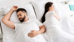 వాస్తు ప్రకారం భర్తకు భార్య ఎటువైపు నిద్రపోవాలో తెలుసా?