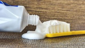 టూత్ పేస్ట్‌తో ఇన్ని రకాల ప్రయోజనాలు ఉన్నాయా, ఇది తెలిస్తే వేలకు వేలు సేవ్ చేసుకుంటారు