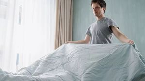 దుప్పటి తెగ వాసన వస్తుందా?.. ఈ చిన్న చిట్కాలు పాటిస్తే ఇకపై వాసనే ఉండదు!