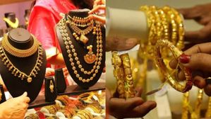 రూ.10వేలు పెరిగిన బంగారం ధర..డబ్బున్నోళ్లు కొనడంలే..త్వరలో తగ్గనుందా!
