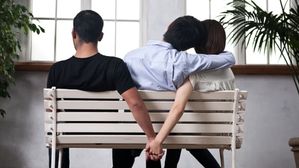 రెంట్‌కి ఉన్న కుర్రోడితో ఆంటీ ఎఫైర్.. సడన్‌గా చూసిన భర్త ఏం చేశాడో తెలుసా? 