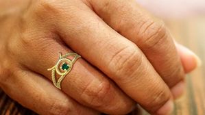 ఈ రాశులకు చెందిన వ్యక్తులు బంగారు ఉంగరం ధరిస్తే ధనవంతులవుతారట.. డబ్బే డబ్బు!