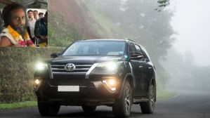 బెస్ట్ బిజినెస్ ఇదే :  కుంభమేళా డబ్బులతో ఖరీదైన కారు కొన్న బాబా..ఒంటి చేత్తోనే డ్రైవింగ్..వీడియో