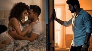 ప్రియుడితో శృంగారం చేస్తున్న భార్యను సడెన్ గా చూసిన భర్త..ఆమె చేసిన పనికి మైండ్ బ్లాక్