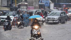 హైదరాబాద్ లో భారీ వర్షం..ఆరెంజ్ అలర్ట్ జారీ..మరో 5 రోజులు