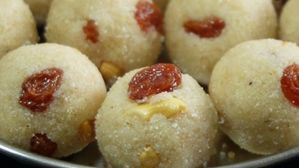 నో మిల్క్, నో షుగర్..ఎక్కువ రోజులు నిల్వ ఉండే సూపర్ టేస్టీ రవ్వ లడ్డు..ఈజీగా ఎలా చేసుకోవాలంటే