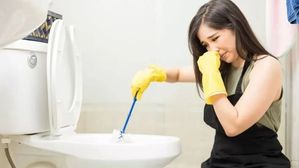 ఎంత కడిగినా టాయిలెట్ పసుపు మరకలు పోవట్లేదా? జస్ట్ ఇలా చేశారంటే తల తల మెరిసిపోతుంది!