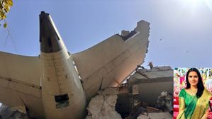 అహ్మదాబాద్ విమాన ప్రమాదం.. వారం ముందే చెప్పిన జ్యోతిష్కురాలు..దాని వల్లనే ఇదంతా!