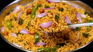 మిగిలిపోయిన అన్నంతో 5 నిమిషాల్లోనే  టేస్టీ కారం అన్నం..ఎలా చేసుకోవాలంటే 