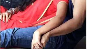 కొడుకు ఫ్రెండ్ తో కాపురం చేసిన ఆంటీ..ప్రెగ్నెంట్ అవడంతో..