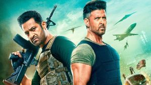 50 ఏళ్ల వయసులోనూ కుర్రాడిలా.. హృతిక్ 'వార్ 2' ఫిట్‌నెస్ సీక్రెట్ 