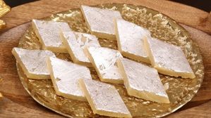 రాఖీ స్పెషల్..స్వీట్ షాప్ కి మించిన టేస్ట్ తో ఇంట్లోనే కాజు బర్ఫీ..ఈజీగా ఎలా చేసుకోవాలంటే