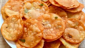 చాలా క్రిస్పీగా, చాలా టేస్టీగా..3 రకాల పప్పులతో పప్పు చెక్కలు..ఎలా చేసుకోవాలంటే