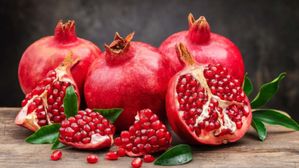 ఆరోగ్యం అనుకుంటూ దానిమ్మ పండు తినేస్తున్నారా? ఇది తెలుసుకోకుంటే డేంజర్!