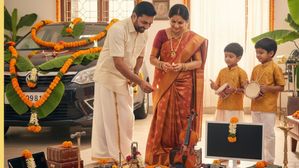 Ayudha Puja Wishes 2025: జై భవానీ..ఆయుధ పూజ శుభాకాంక్షలను ఇలా అందంగా చెప్పుకోండి