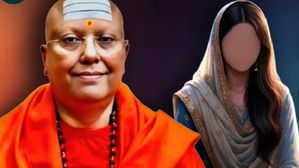 లేడీస్ బాత్రూమ్‌ లో కెమెరాలు,రాత్రి బేబీ స్వీట్ గర్ల్ మెసేజ్‌ లు..స్వామి చైతన్యానంద సరస్వతి బండారం బట్టబయలు