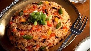 రోజూ తినే ఫ్రైడ్ రైస్ బోర్ కొట్టిందా?..సింగపూర్ ఫ్రైడ్ రైస్ ట్రై చేయండి కేక అంతే..ఎలా చేసుకోవాలంటే