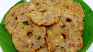 ఒకవైపు కరకరలాడుతూ,మరోవైపు మెత్తగా..సూపర్ టేస్టీ తపాలా చక్కలు ఎలా చేసుకోవాలంటే..