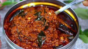 టమాటాలు ఉడకబెట్టకుండా..నిమిషాల్లో నిల్వ పచ్చడి..ఎలా చేసుకోవాలంటే