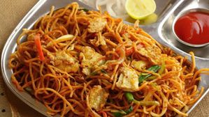 స్ట్రీట్ స్టైల్ ఎగ్ నూడిల్స్..ఇలా చేసుకుంటే ఇంట్లోనే అద్భుతమైన రుచి