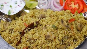 వర్షాల సమయంలో వేడివేడిగా..ప్రొటీన్ రిచ్ పుట్టగొడుగుల పులావ్..మెతుకు మిగల్చరు