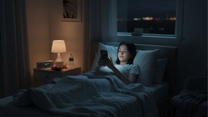 రాత్రి పడుకునే ముందు ఫోన్ వాడితే..శరీరం లోపల ఏం జరుగుతుందో తెలుసా?