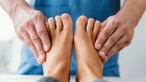 షుగర్ పేషెంట్లకు శీతాకాల హెచ్చరిక!..చిన్న పగులే కదా అని నిర్లక్ష్యం చేస్తే..కాలు తీసేయాల్సి రావొచ్చు!