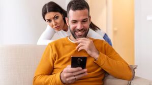 కొత్త సంబంధంలో ఉన్నా..మాజీ లవర్ సోషల్ మీడియా చెక్ చేస్తున్నారా?