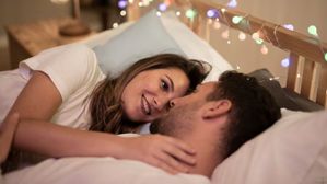 మీ భాగస్వామికి ఎలాంటి శృంగారం ఇష్టమో.. వారి నిద్ర భంగిమ చూసి తెలుసుకోండి!