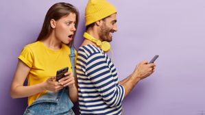 సోషల్ మీడియాలో 'లైక్' కొట్టారా? అయితే మీ కాపురం డేంజర్‌లో పడ్డట్టే!..కోర్టు సంచలన తీర్పు