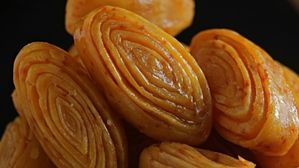 పైన కరకర.. లోపల జ్యూసీగా..స్వీట్ షాప్ స్టైల్ మడత కాజా ఎలా చేసుకోవాలంటే