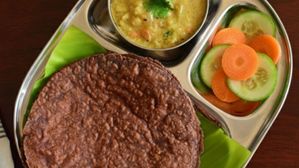 దూదిలాంటి మెత్తని రాగి రొట్టెలు..ఈ చిన్న చిట్కా పాటిస్తే చాలు, అస్సలు విరిగిపోవు!