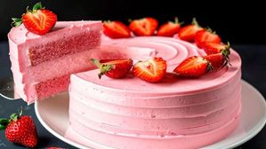 2025 క్రిస్మస్ స్పెషల్..నోట్లో వెన్నలా కరిగిపోయే స్ట్రాబెర్రీ స్పాంజ్ కేక్..ఇంట్లోనే ఎలా చేసుకోవాలంటే..