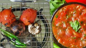 మిక్సీ అక్కర్లేదు,నూనెతో పనిలేదు..బీహార్ స్టైల్ టమాటో చట్నీ..స్మోకీ ఫ్లేవర్ తో సూపర్ టేస్ట్