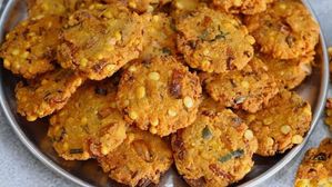 మసాలా వడలు ఇంట్లోనే ఇలా చేస్తే..ఒకటికి 10 లాగించేస్తారు.. రుచి అమోఘం!