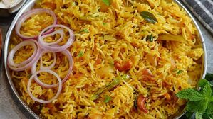 ఉదయం హడావుడి లేకుండా..లంచ్ బాక్సులోకి టేస్టీ ఆనియన్ మసాలా రైస్..కేవలం 10 నిమిషాల్లోనే!