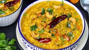 లంచ్ బాక్స్‌ లోకి ఏం వండాలో తెలియట్లేదా? అయితే ఈ సూపర్ టేస్టీ సాంబార్ రైస్ ట్రై చేయండి!